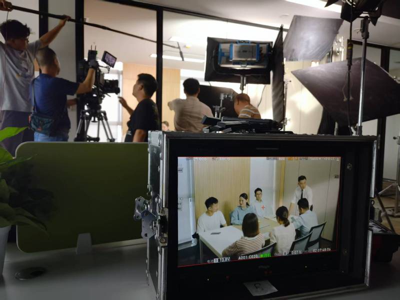 黄骅市TVC拍摄公司：科技产品视觉化大师，诠释未来感与功能美学